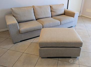Divano con pouf in tessuto colore beige 