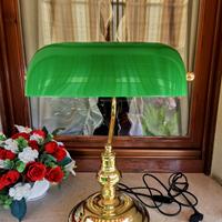 Lampada Ministeriale, Ottone e Vetro Opalino. cm38