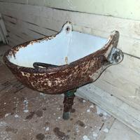 Vecchio abbeveratoio smaltato