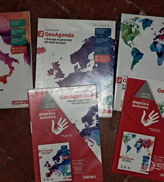 Libri scolastici usati per le scuole medie