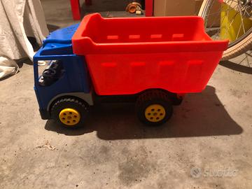 Camion giocattolo