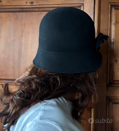 Cappello nuovo lana TheEnd nero campana con fiore