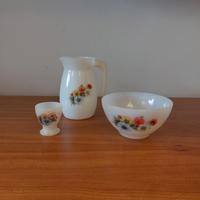 Piccola brocca, ciotolina e portauovo Arcopal 