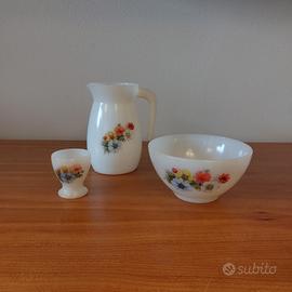 Piccola brocca, ciotolina e portauovo Arcopal 