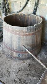 Tino in legno per giardino