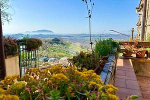 3 LOCALI A MONTEBUONO