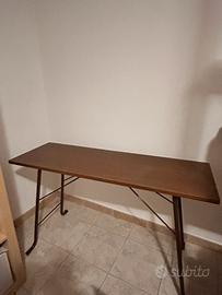 Tavolo richiudibile per maglieria e cucito