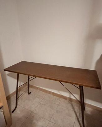 Tavolo richiudibile per maglieria e cucito