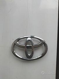Stemma/Logo paraurti anteriore Toyota Aygo X