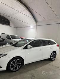 Toyota Auris 1.6 D-4D Lounge