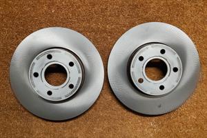 Dischi anteriori Ford Focus e Volvo C30 e V40