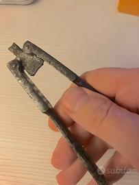 Schiaccianoci antico in ferro da collezione