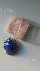 Spilla pietra dura donna