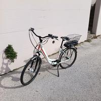 Bicicletta con pedalata assistita