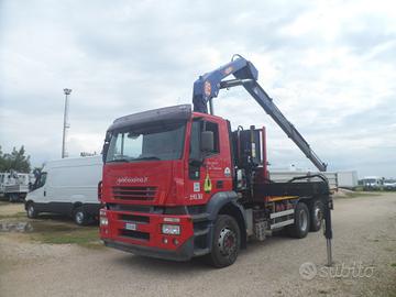 Iveco stralis 260e31 cassone fisso con gru