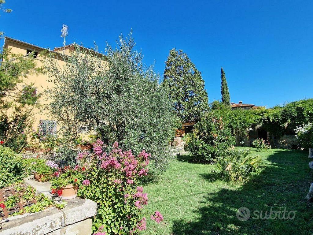 Rustico / Casale di 413 m² con più di 5 locali e b - Altro