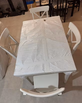 Tavolo da cucina bianco per 6 persone con 4 sedie