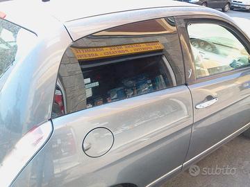 Pellicola vetri su misura per tutte le auto