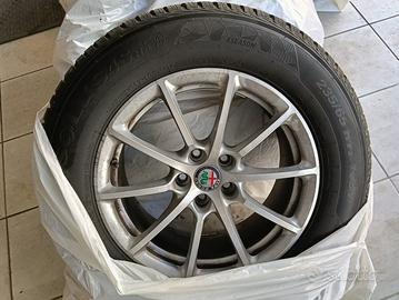 Pneumatici 235/65 r17 con cerchioni