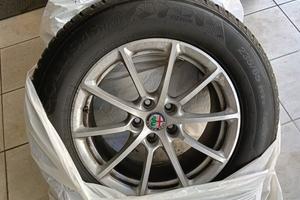 Pneumatici 235/65 r17 con cerchioni