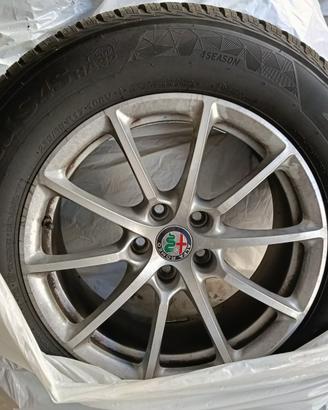 Pneumatici 235/65 r17 con cerchioni