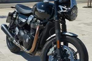 Triumph Speed twin 1200 jet black