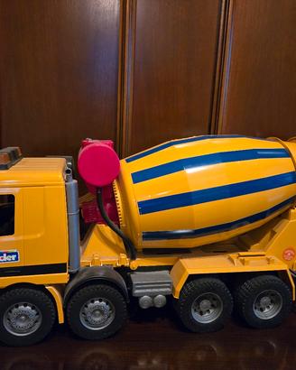 BRUDER  BETONIERA SCANIA