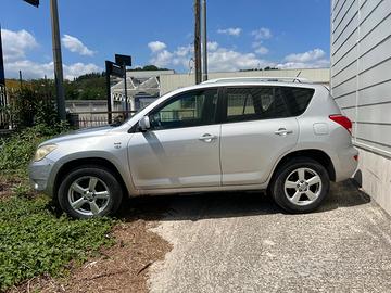 Rav 4 con gancio traino