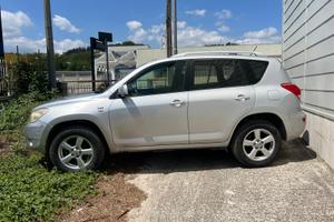 Rav 4 con gancio traino