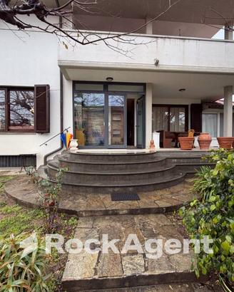 ESCLUSIVA VILLA CON GIARDINO