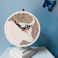 Orologio in pietra leccese modello pendente TORO