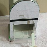 Tritaghiaccio manuale a manovella