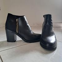 Tronchetto nero in pelle