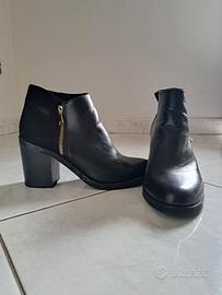 Tronchetto nero in pelle