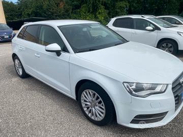 Audi A3 SPB 1.6 TDI clean diesel Attraction