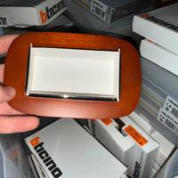 Placca bticino Axolute 404 legno di ciliegio