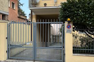 Box auto in cortile privato, Centro Storico