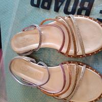 Sandali con brillantini colorati