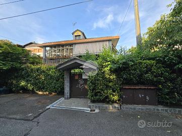 BIFAMILIARE A BOSCONERO