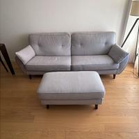 Divano 4 posti con pouf