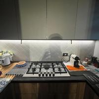 Cucina angolare Meka con lavastoviglie Whirlpool