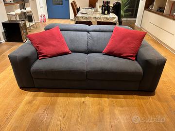 Divano a sedute estraibili&poggiatesta regolabili