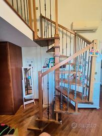 Scala a chiocciola per interni.