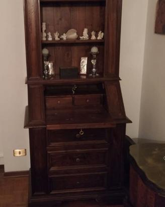 Cassettiera in noce con alzata e ribalta a scrigno