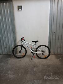 Bicicletta B'TWIN Rockrider 24