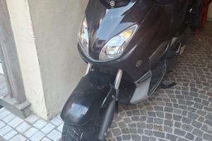 X MAX 250