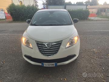 Lancia y  in perfette condizioni