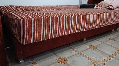 divano letto largo 140cm aperto..NUOVO