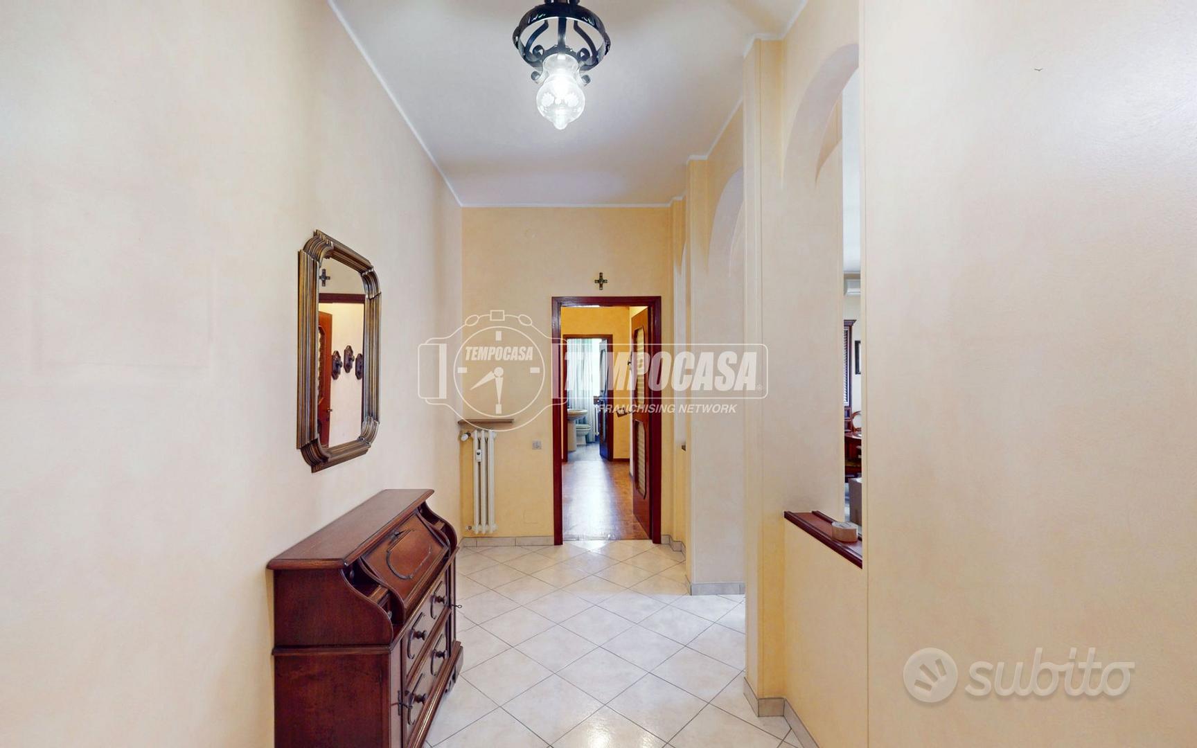 AMPIO E LUMINOSO 4 LOCALI CON BALCONE E BOX AUTO! - Vista 3