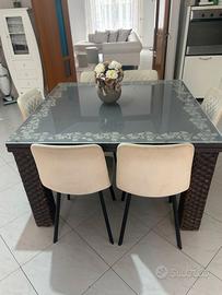 Tavolo da pranzo con sedie 